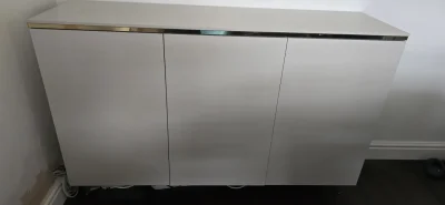 Spacious 3 door sideboard with shelves