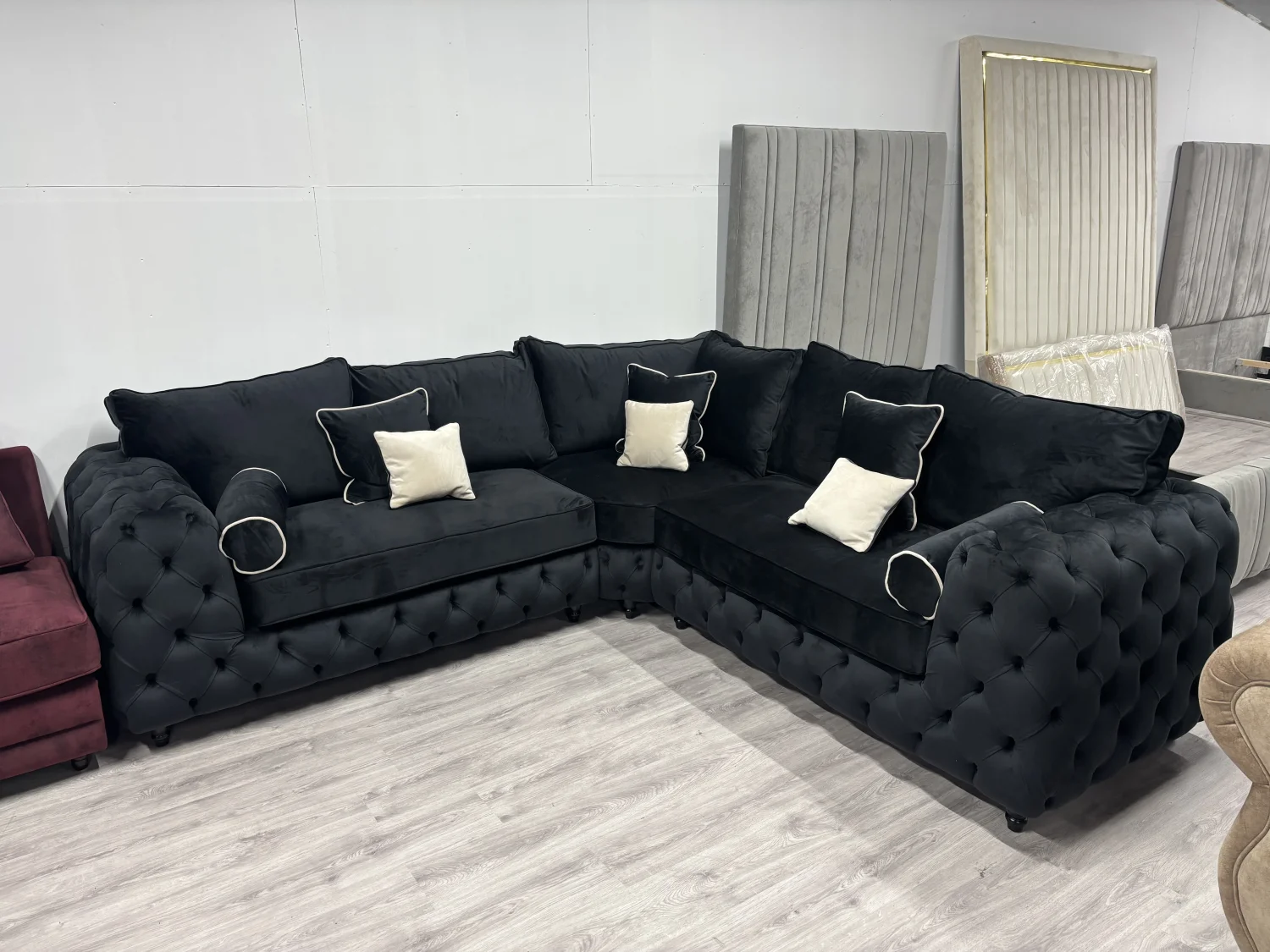 THE BLACK DIAMOND – Luxury Chesterfield Corner Sofa | Massive Savings