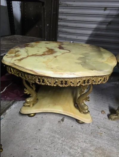 Complete gilt and onyx decorative furniture and accessories job lot. — image 9