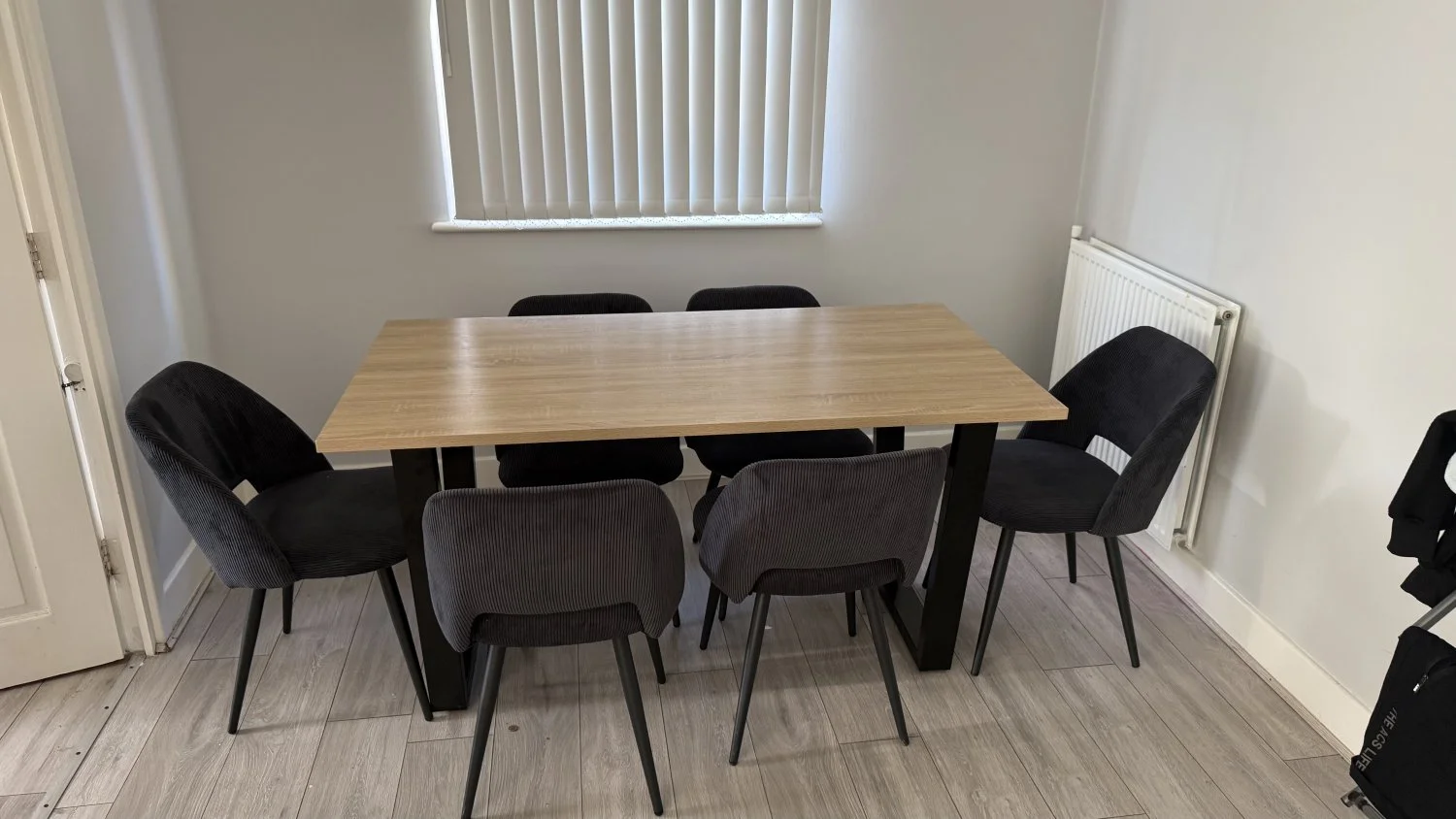 Stylish Modern Dining Table and Chairs Set - Perfect for Any Dining Space