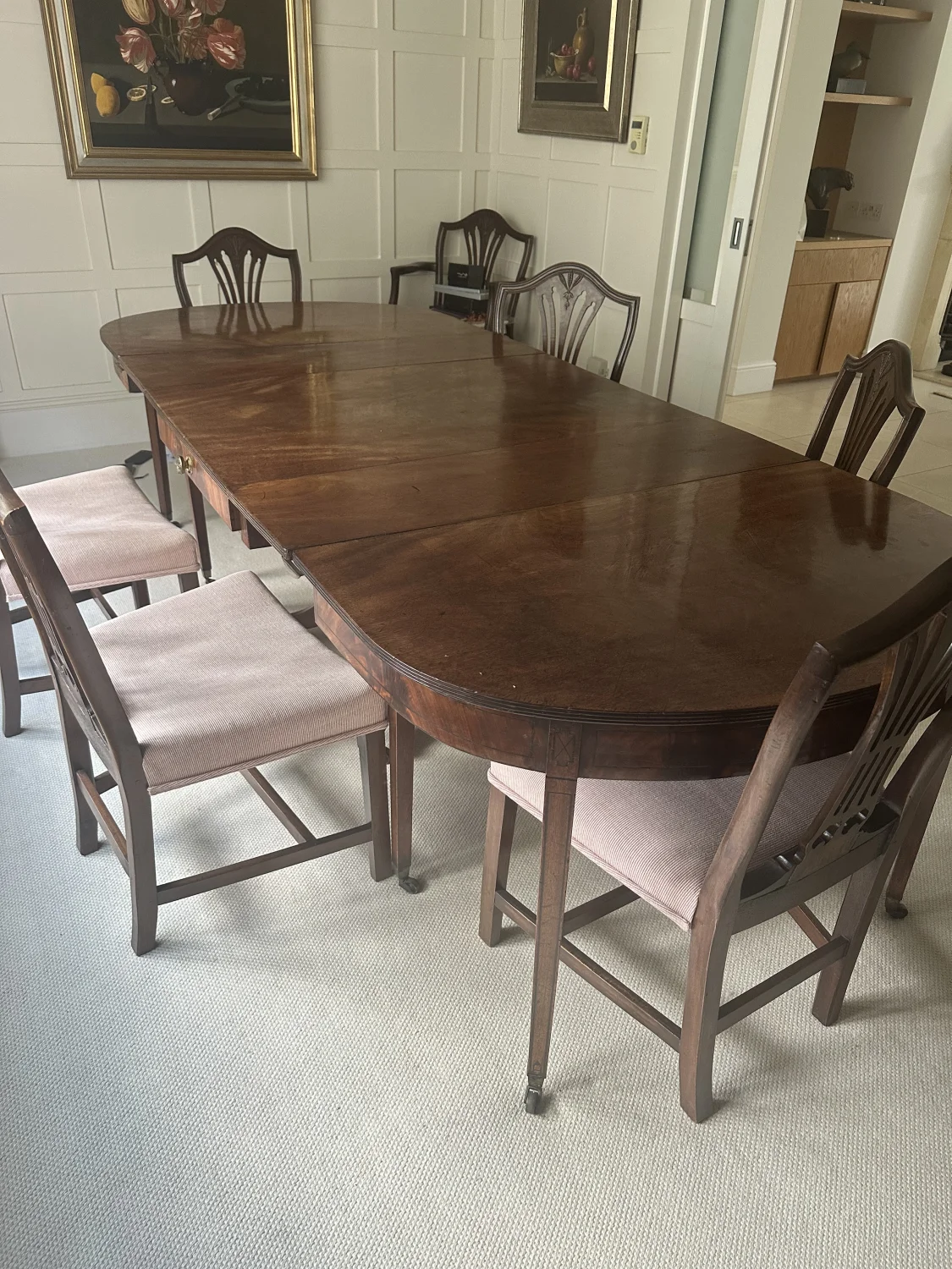 Mahogany George III dining table.