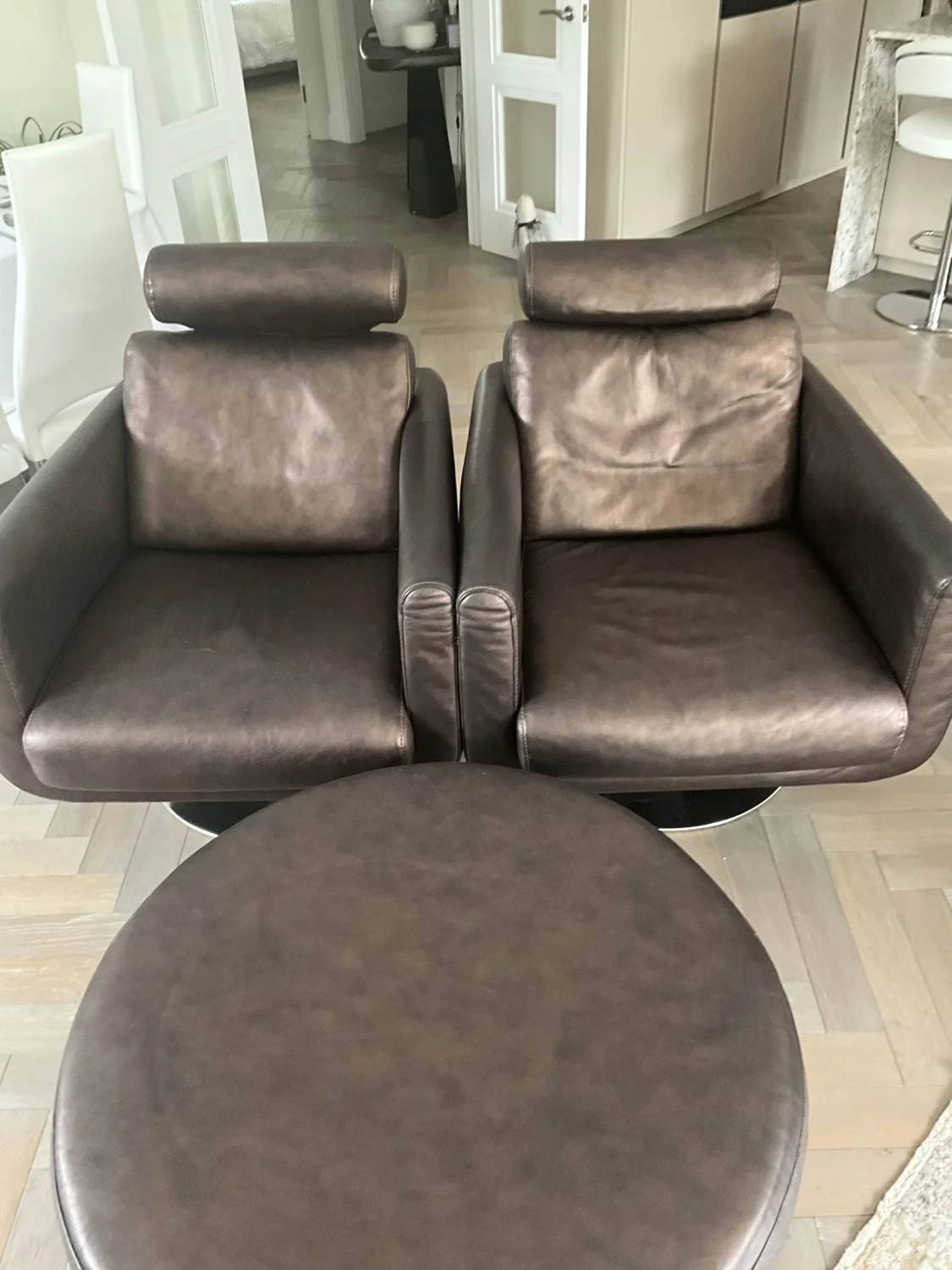 Luxury Nicoline Italia Leather Living Room Suite – Sectional Sofa, Swivel Armchairs & Ottoman Set