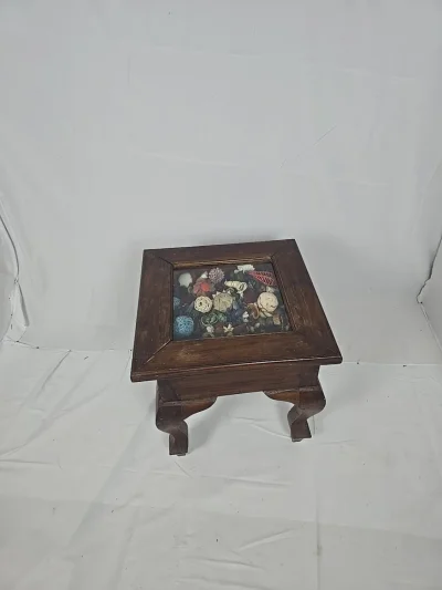 Vintage-Style Wooden Bijouterie / Curio Display Side Table – Hinged Glass Top